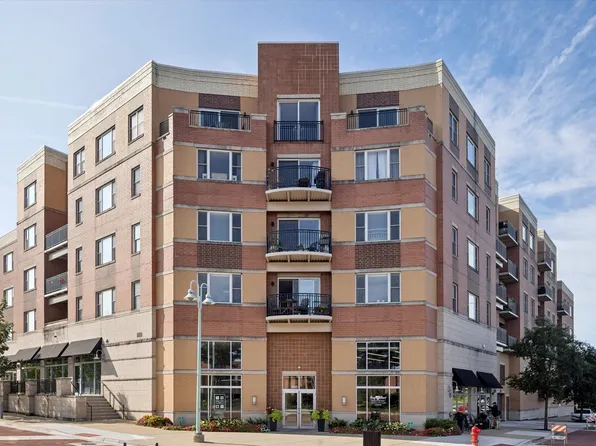 300 Village Cir Unit 207, Willow Springs, IL 60480