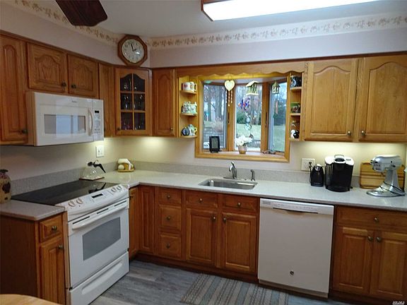 3rd image of 7 Heller Pl