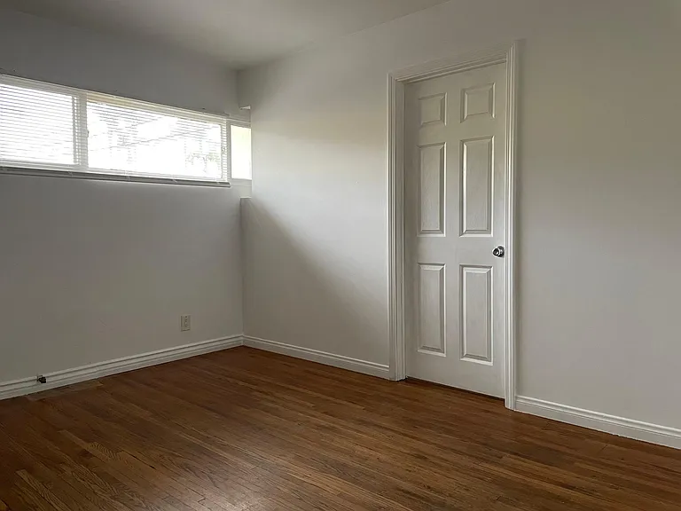 441 Olive Ave #B — Photo 5