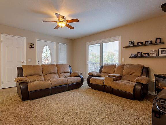 3rd image of 2707 Woodridge Ct