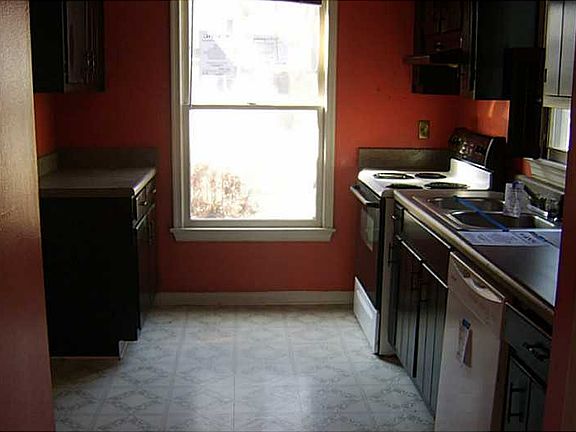 3rd image of 21 Alpine St