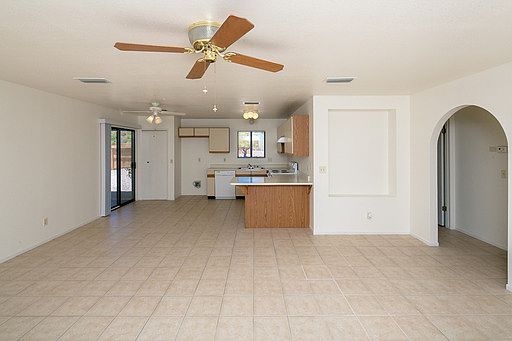 5th image of 400 Acoma Blvd N