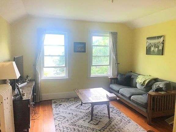 4th image of 161 Glenwood St #3