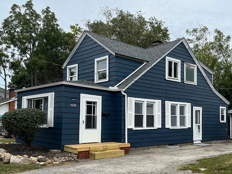 1009 Bellevue Dr — Photo 1