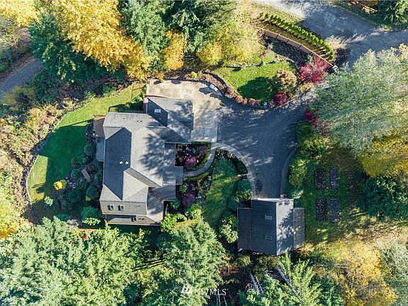 4th image of 490 E Enchantment Dr