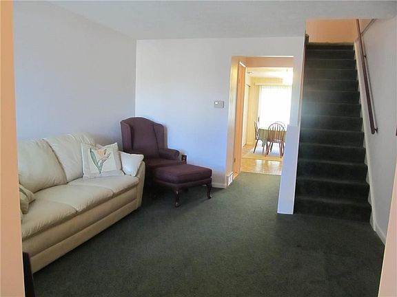 3rd image of 146 Parkwood Ln