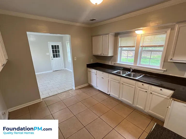 1847 Driftwood Ave — Photo 3