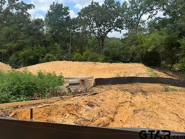 2nd image of 1627 Edgewood Dr