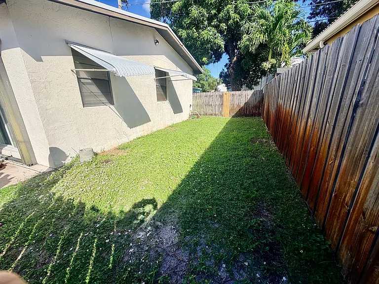 443 Wilder St — Photo 12