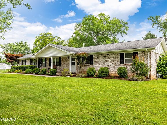 5th image of 1202 Westfield Dr