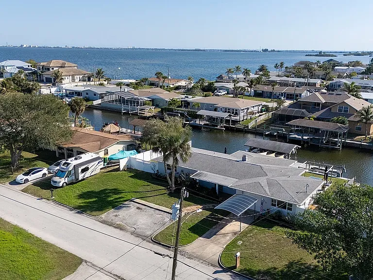1707 Harbor Dr — Photo 1