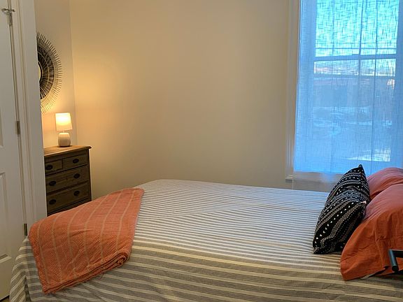 4th image of 68 Putnam St #201