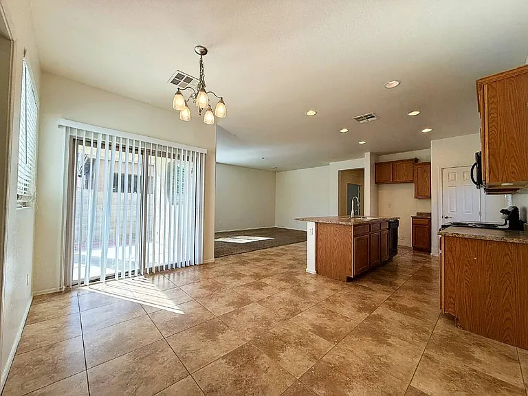 7255 W Palmaire Ave — Photo 8