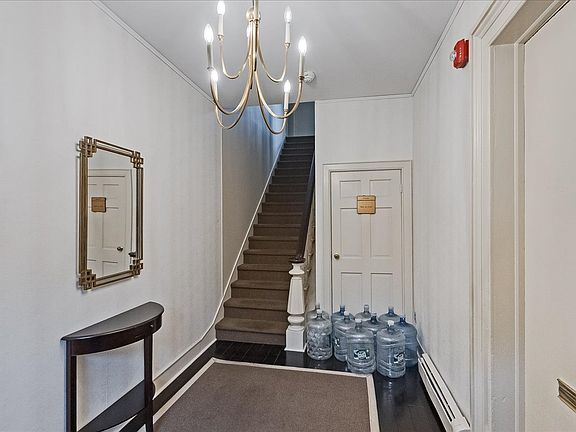 3rd image of 40 Maple Ave APT 2