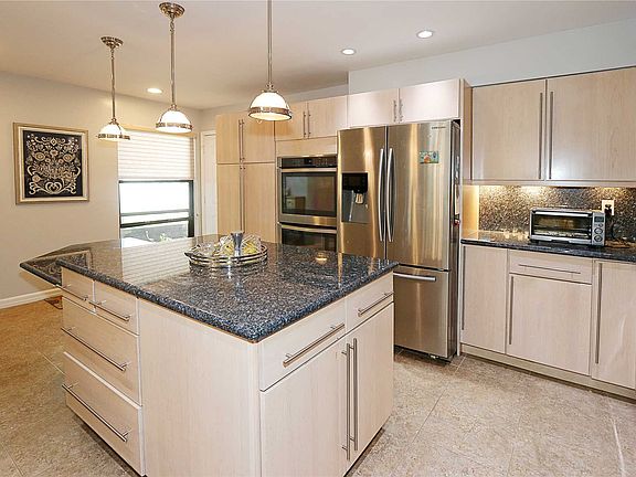 4th image of 163 Foxwood Dr