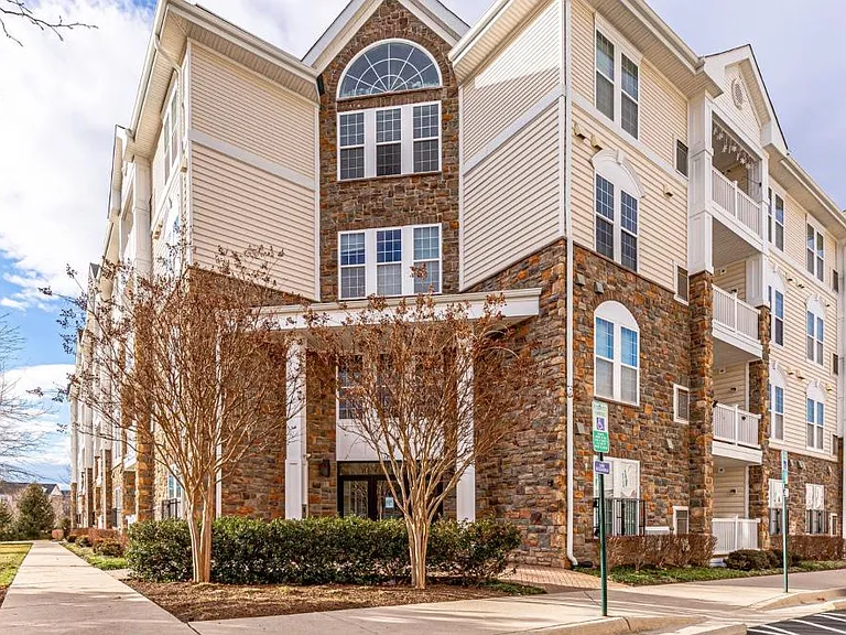 24701 Byrne Meadow Sq #108 — Photo 4