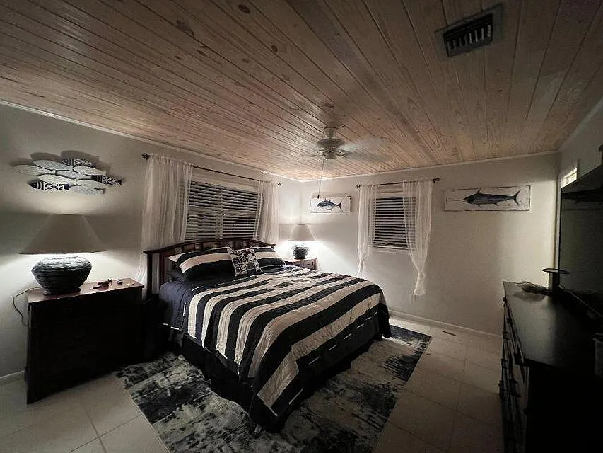 3 bed, 2.0 bath, 1418 sqft, $6,500 — Photo 2