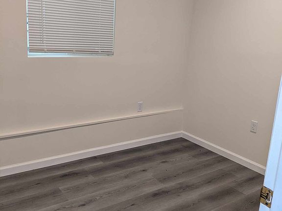 Small Bedroom (66 sq ft.) Photo 3