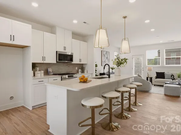 4007 Bass River Pkwy, Charlotte, NC 28217