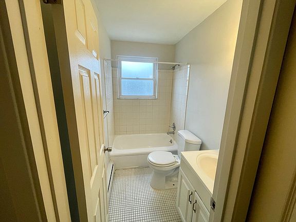 4th image of 3639 Parkcrest Lane Janlin Court B #1BA-600SQFT