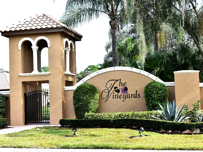 895 SW Grand Reserves Blvd — Photo 42