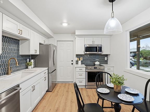5th image of 3807 NE 45th St