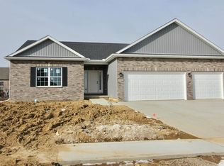 1700 Rustic Oak Dr, Washington, IL 61571