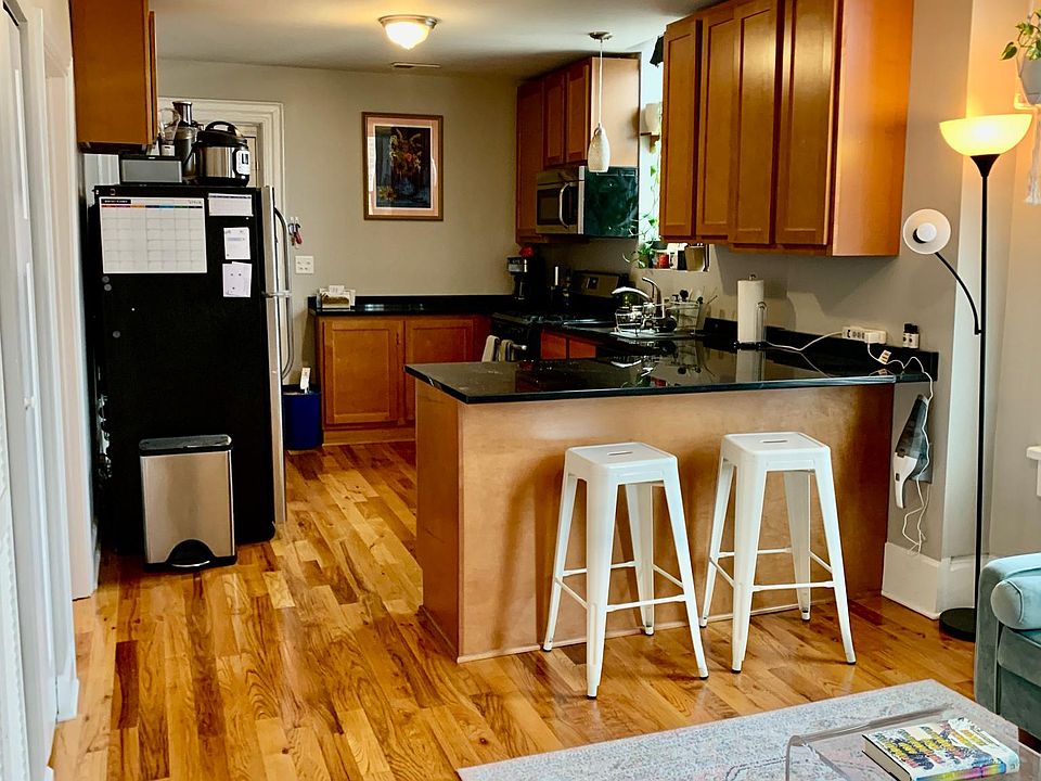1st image of 3273 W Armitage Ave #3R