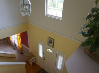 168 Crystal Ridge Dr, Crystal Lake, IL 60012