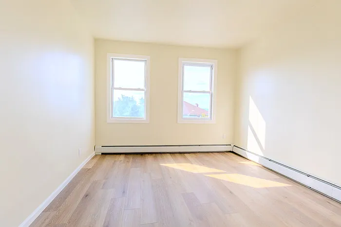 2 bed, 750 sqft, $2,100 — Photo 3