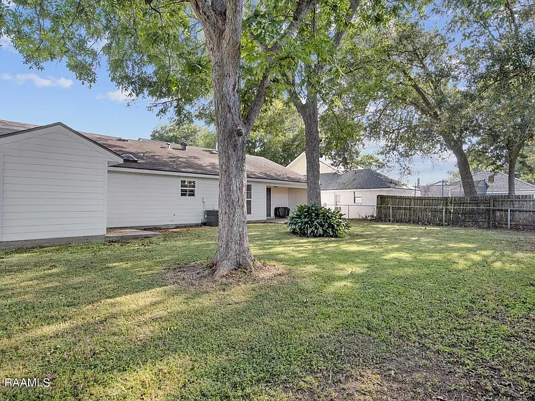 110 Village Green Dr — Photo 23