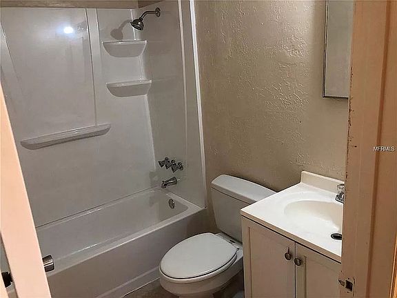 5th image of 1729 Birchwood Cir Unit 1