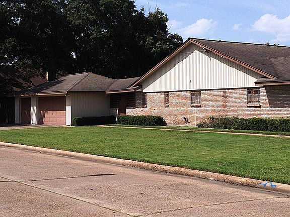 This home has a 3 car garage.