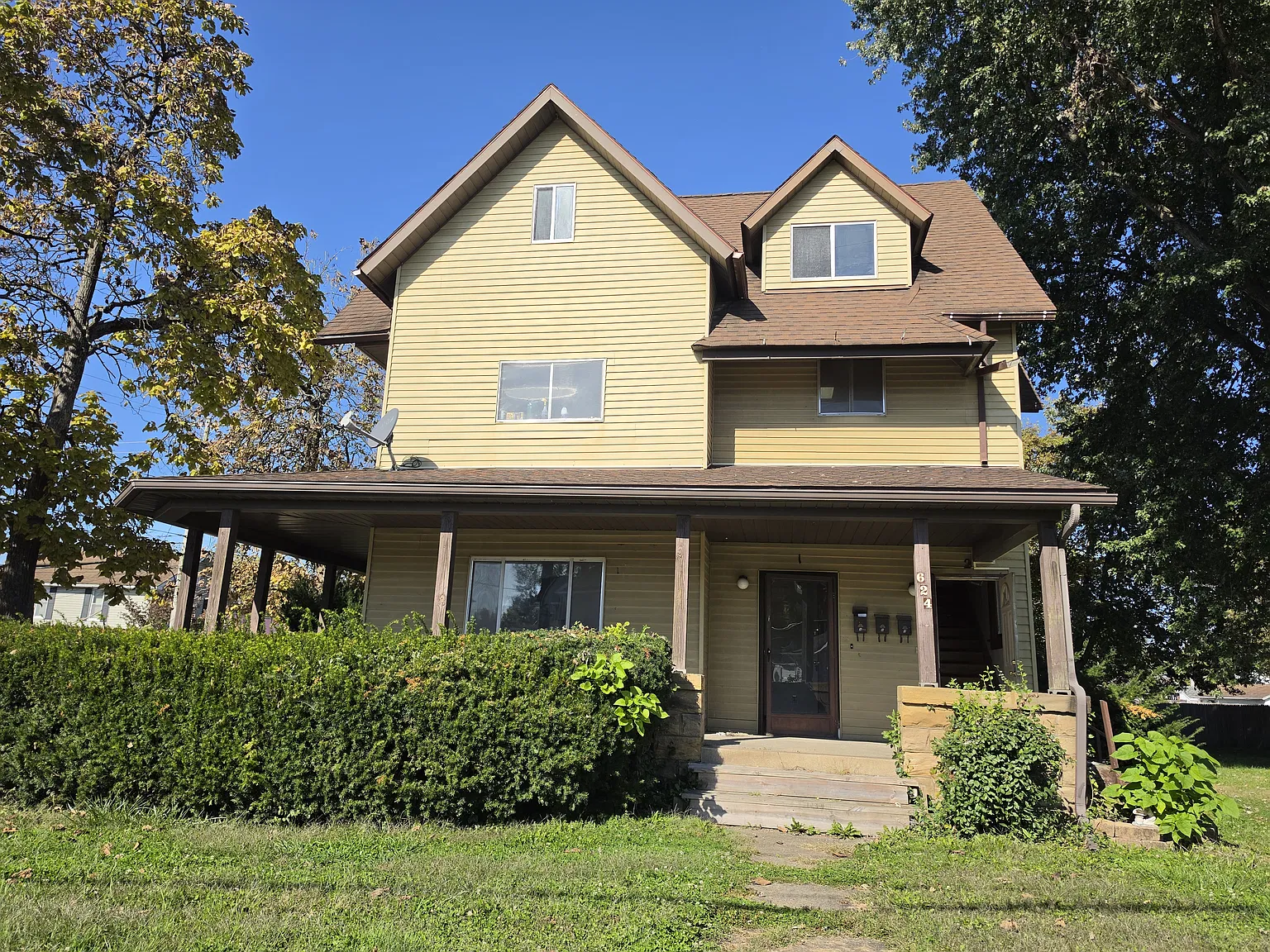 624 E Main St — Photo 1
