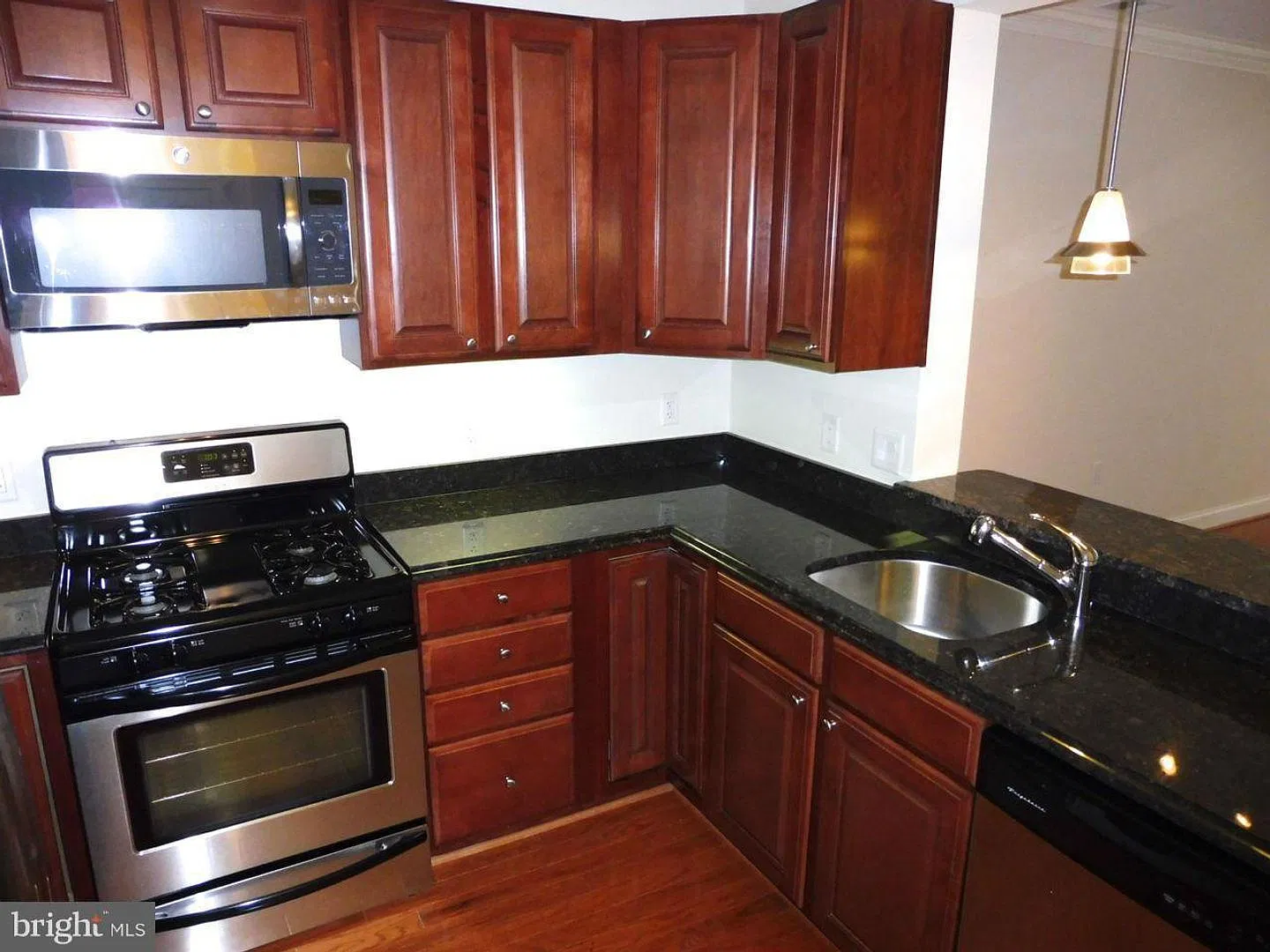 Luxury 2BR/2BA Penthouse Condo in Rockville Town Center! — Photo 3
