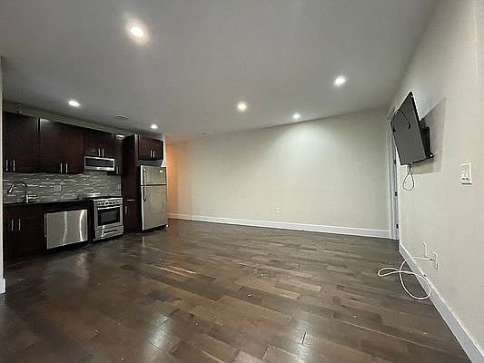 3rd image of 1090 St Nicholas Ave APT 21