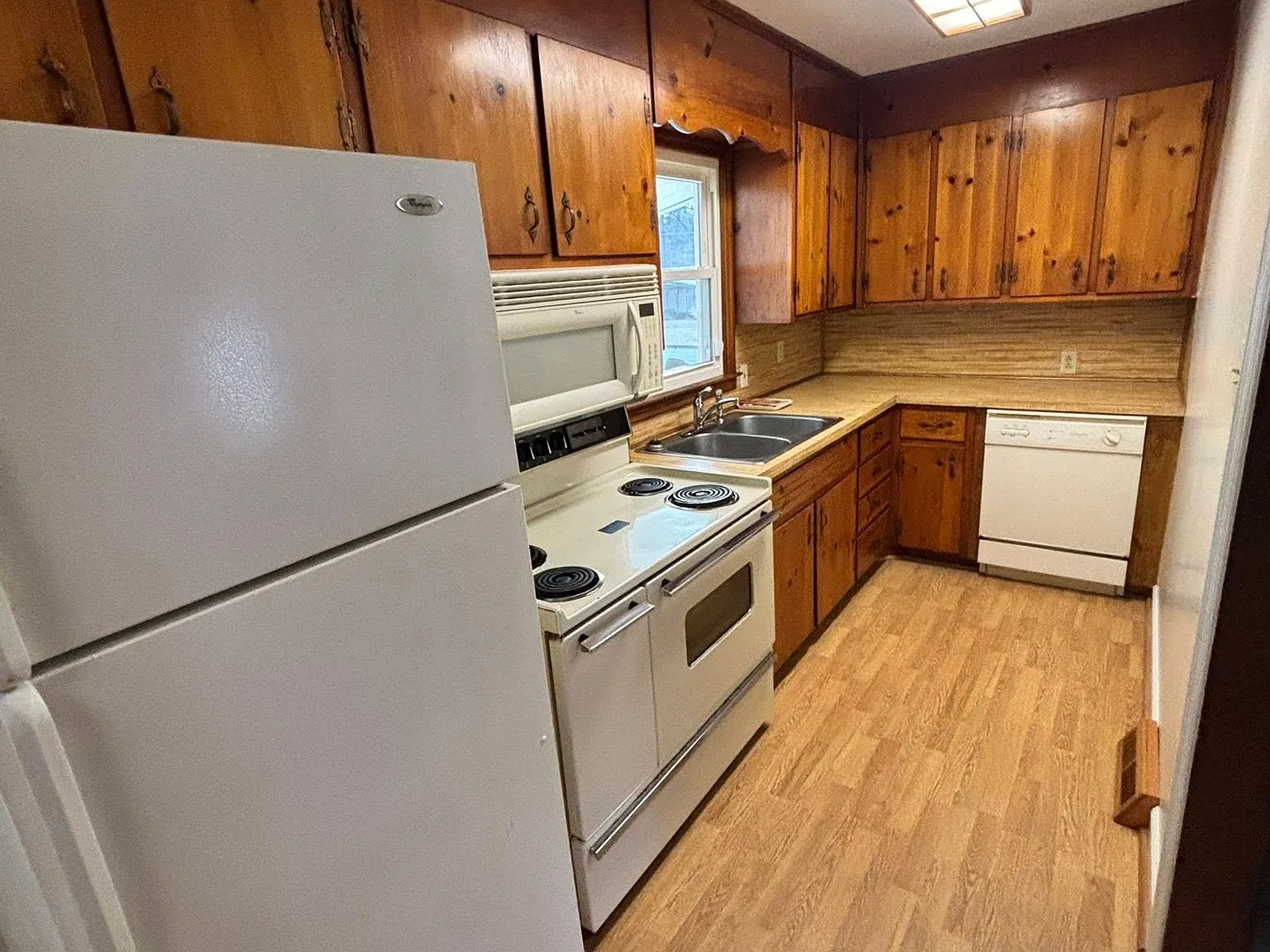 3 bed, 1160 sqft, $1,300 — Photo 2
