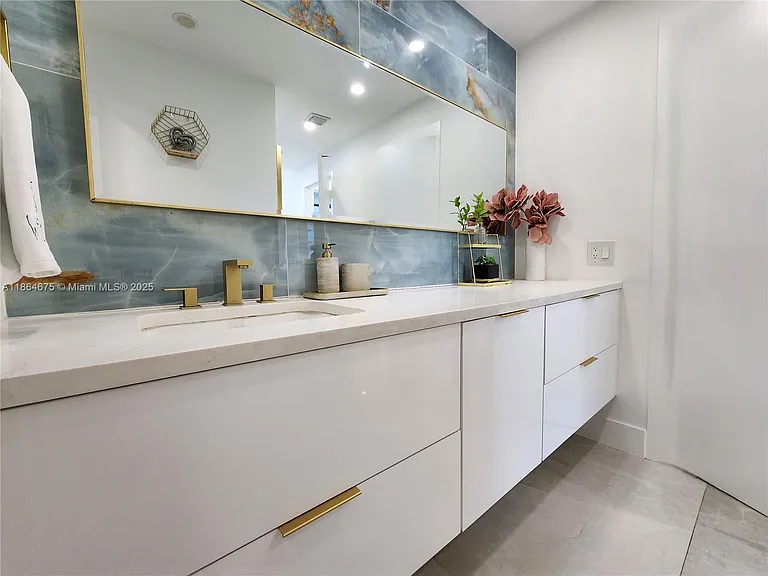 3505 S Ocean Dr #1502 — Photo 17