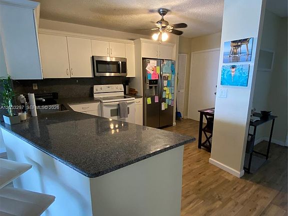 4th image of 1660 NE 191st St APT 413-1