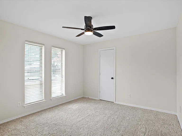 2309 Lawndale Dr — Photo 20