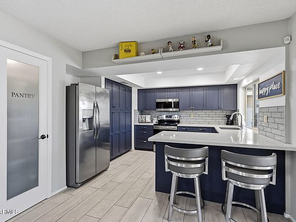 3rd image of 10714 W SARATOGA Circle