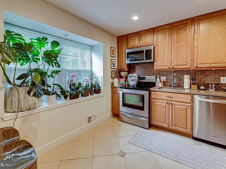 2775 Sikes Ct — Photo 7