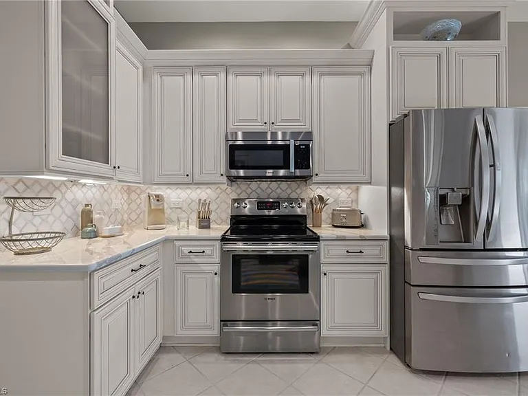16322 Edgemont Dr — Photo 10