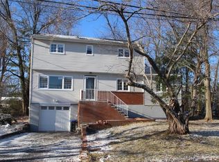 54 Summit St, White Plains, NY 10607