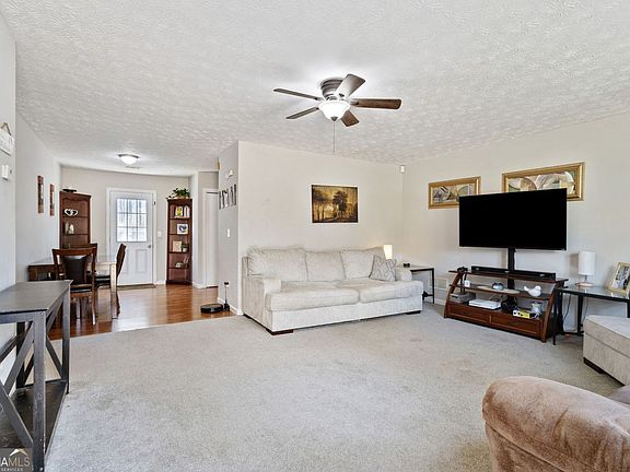 4th image of 2998 Valley View Cir