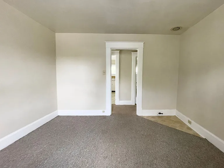 940 S 15th St — Photo 6
