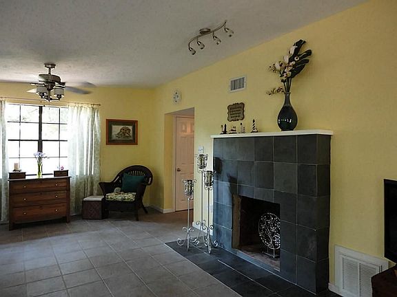 4th image of 606 Shore Acres Blvd