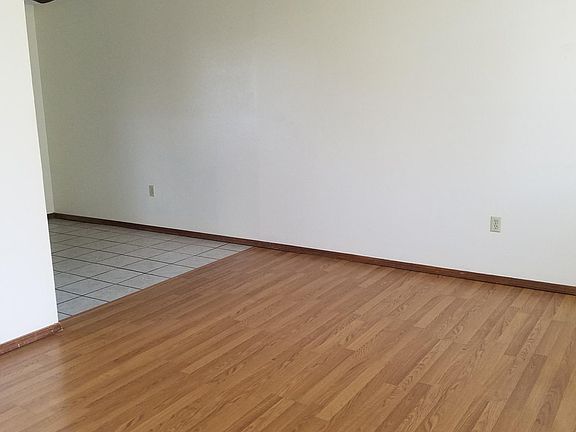 3rd image of 402 East St APT B