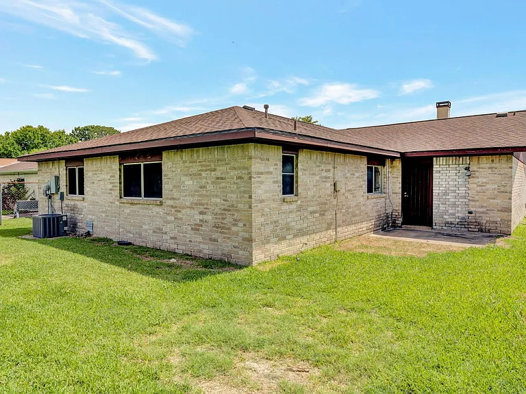 12718 Panay Dr — Photo 23