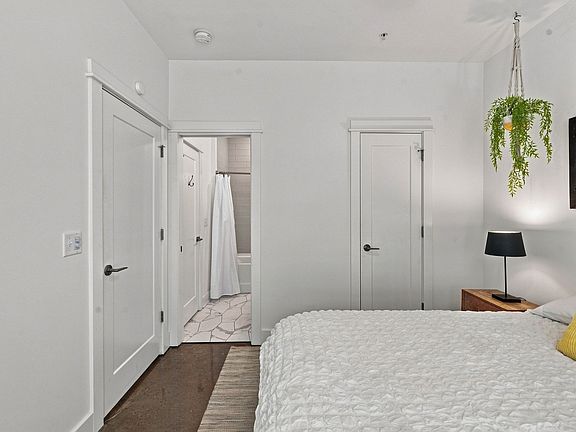 5th image of 2001 Convent Pl APT 13